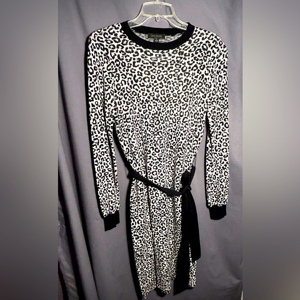 Ann Taylor black & white leopard sweater dress size M knee length self belted